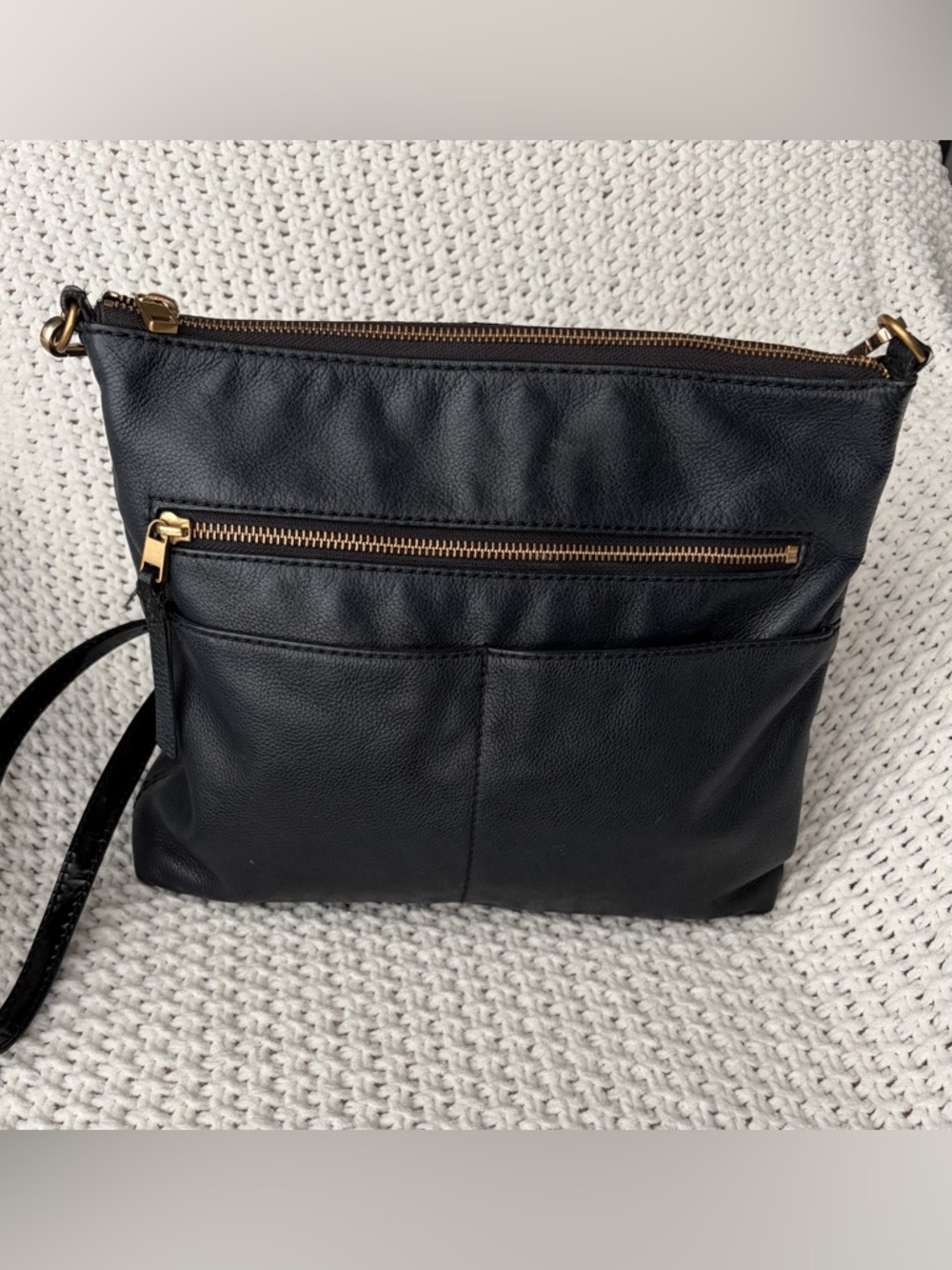Fossil Black Leather Crossbody Bag Adjustable Strap Zip Pocket Everyday Purse